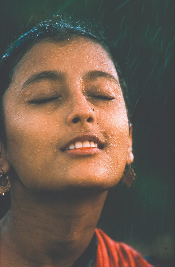 14-Monsoon girl, Brian Brake, 1960, India