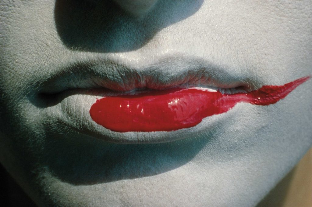 23-Helmut Newton, Rouge à lèvres étalé, Vogue France, 1983, Paris