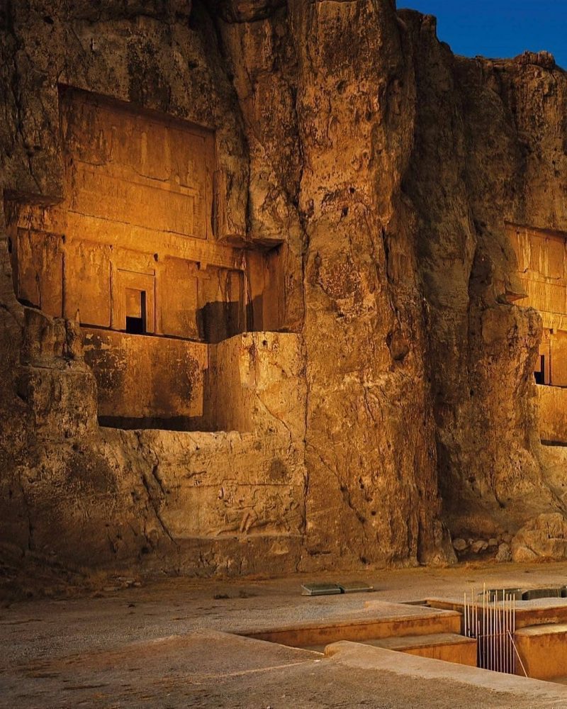کشف کتیبه تدفینی به خط (کتیبه‌ای) و زبان فارسی میانه بر دیواره‌های "کوه رحمت"